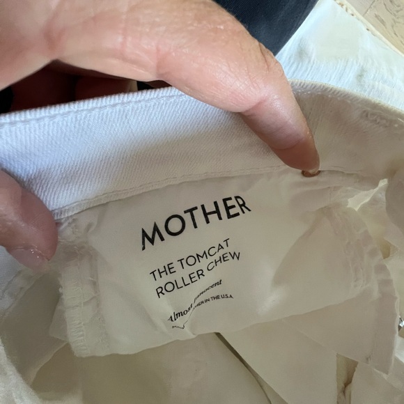 NEW MOTHER roller fray jean in almost innocent - Picture 5 of 6